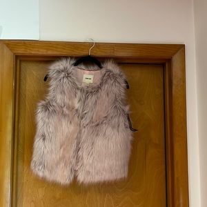 NWT Mauve/pink fuzzy vest. Size XL 14/16